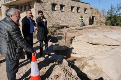 El conseller de Territori, Damià Calvet, en un moment de la visita a la Floresta.