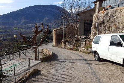 Es renovarà el paviment del principal vial de la població.