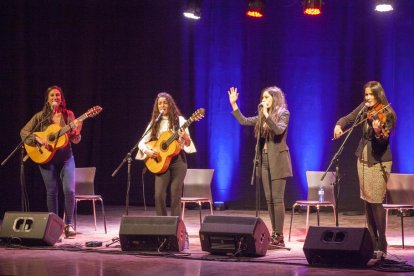 L’agramuntina Roser Loscos (dreta), amb el grup Las Migas.