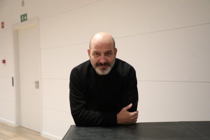 El actor Josep Julien, ayer poco antes de salir al escenario de CaixaForum Lleida.