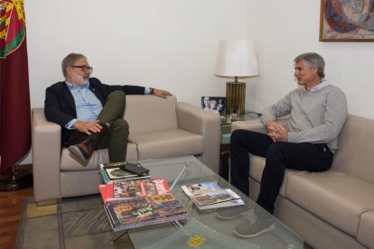 L'alcalde de Lleida, Fèlix Larrosa, i el director general del celler de Raimat, Joan Esteve.