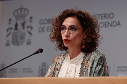 La ministra d’Hisenda, María Jesús Montero, va anunciar que el Govern va revisar ahir a l’alça el dèficit.