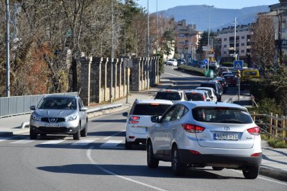 Cues quilomètriques al matí a la carretera d’accés a Andorra