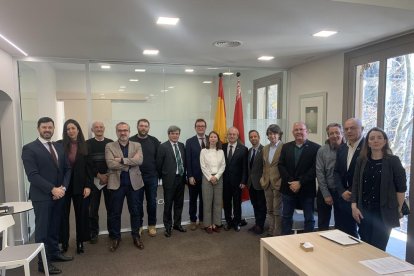 Asistentes a la reunión en el consulado de Bielorrusia en Barcelona.