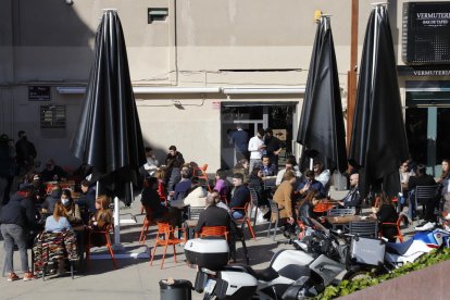 Els lleidatans omplen les terrasses, parcs i zones verdes