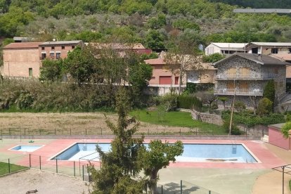 Imagen de la piscina de Peramola, que ahora se mejorará. 