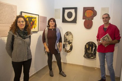 El Espai Guinovart de Agramunt inauguró ayer la muestra sobre el crítico de arte leridano Josep Vallès.