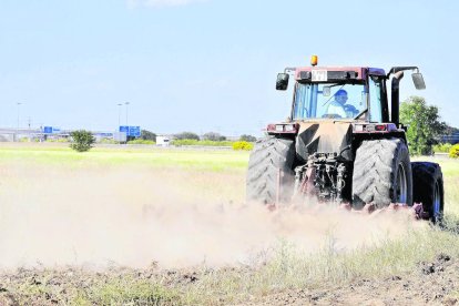 Los concesionarios piden apoyos tanto para tractores nuevos como usados.