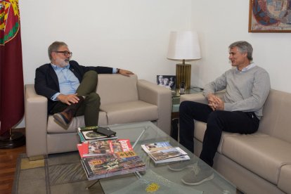 Larrosa se reunió con el director general de las bodegas Raimat.