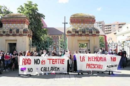 Protesta al juny per denunciar la prescripció dels suposats abusos sexuals a l’Aula de Teatre.