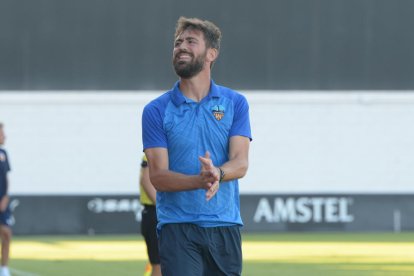 Molo hace un gesto el pasado domingo en el campo del Valencia Mestalla.