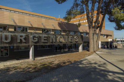 L'entrada a Urgències de l'hospital Arnau de Vilanova de Lleida.