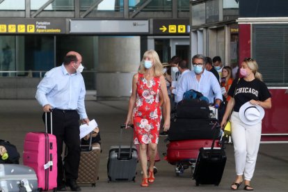 Arribada de turistes britànics a l’aeroport de Màlaga.