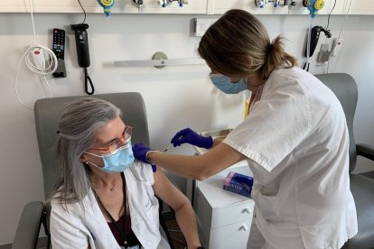 Comença la vacunació contra la Covid entre els sanitaris de Lleida