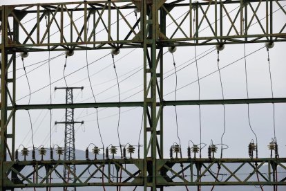 Tendido eléctrico perteneciente a red eléctrica