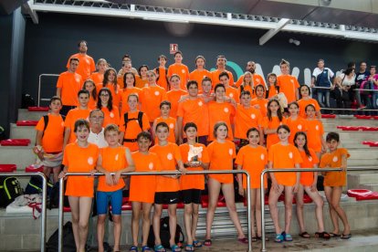 En la imagen, los nadadores y nadadoras que compitieron formando parte de la selección leridana.