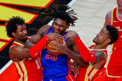 Los Hawks siguen imbatidos tras superar a los Pistons.