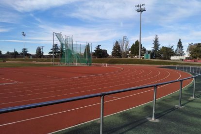 La Paeria ha finalizado recientemente la instalación de una valla perimetral en la pista de Les Basses.