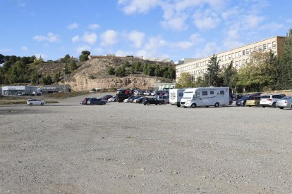 La zona junto al Camp Escolar donde está previsto el complejo Gran Gardeny se usa como parking.