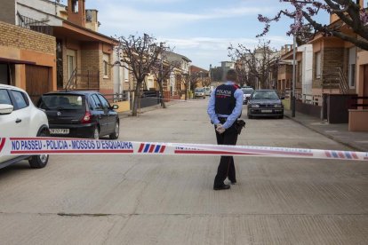 Imatge del cordó policial que van fer els Mossos d’Esquadra el 8 de març passat a Castellserà.