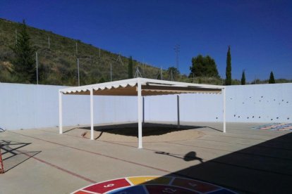 La pérgola para dar sombra a los niños en los meses de calor.