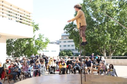 La companyia lleidatana Xip Xap va presentar al Teatre Julieta Agustí el seu particular ‘Hamelí’.