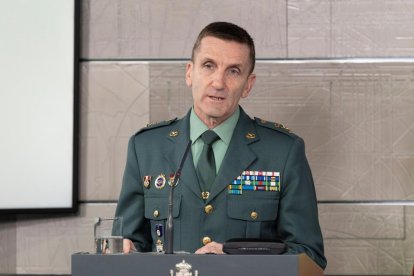 El general de la Guardia Civil José Manuel Santiago durante una rueda de prensa en Moncloa