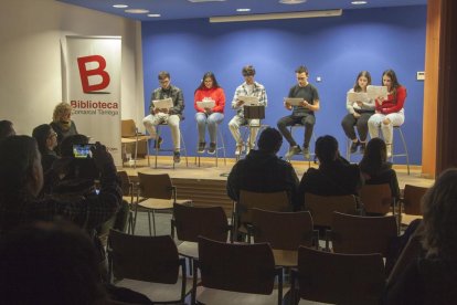 Primera sessió de les lectures de textos de Pedrolo, dijous a la Biblioteca Comarcal de Tàrrega.