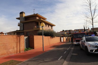 Incendios de viviendas en Vila Montcada y en el Secà, con una herida