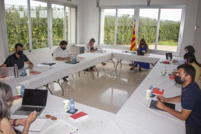 La sesión de la Mesa del Parlament, en el Espai Lluís Companys de El Tarròs.