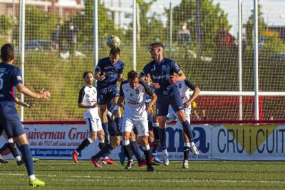 Una jugada del partit d’ahir entre l’Atlètic Lleida i el Borges.