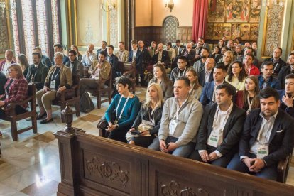 Los representantes de las 47 firmas que asistieron al evento, ayer durante la recepción en la Paeria. 