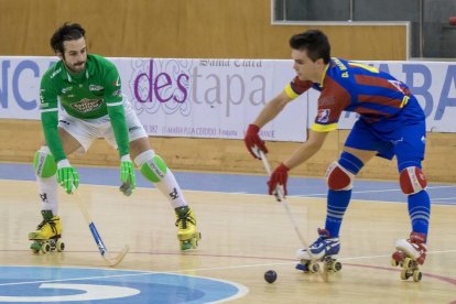 Deri Mataix, a la derecha, durante un partido con el Alcoy.