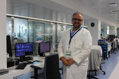 Imagen del jefe de medicina preventiva del Arnau, Jesús Caballero. 