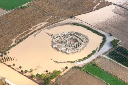 La fortaleza de Els Vilars de Arbeca, una isla ibérica en un mar de barro. 