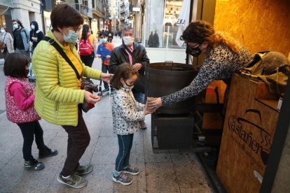 Las mascarillas con motivos de Halloween, la opción que está en boga.