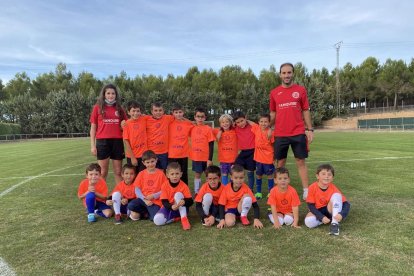 En la imagen, el grupo de 15 jugadores de entre 4 y 10 años que se entrena en L’Albi pero que por ahora no quieren competir.