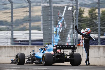 El francés Esteban Ocon celebra en Hungría su primera victoria en el Mundial de Fórmula Uno.