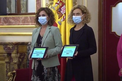 Montero y la presidenta del Congreso, Meritxell Batet, ayer.