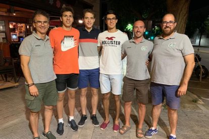 Dídac Salas, Eloy Jaray y Lluís Pera, junto a los técnicos Carlos Oca, Xavi Balsells y Mario Martínez.director esportiu del Balàfia Vòlei