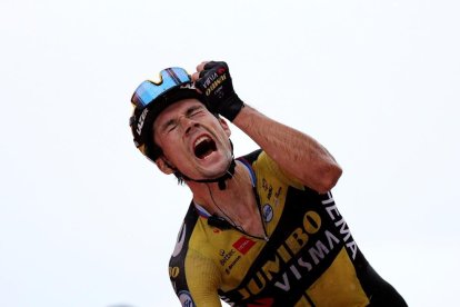 Primoz Roglic celebra el seu triomf en l’etapa d’ahir.