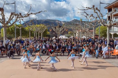 Oliana recupera la centenària Fira de Tots Sants, amb artesania i dansa