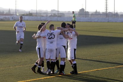 Los jugadores del Borges celebran uno de sus goles.