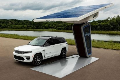 La cinquena generació del Grand Cherokee es presentarà oficialment al Saló Internacional de l'Automòbil de Nova York el 2021 i inclourà la gamma completa del Grand Cherokee.