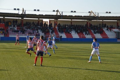 El Binéfar logró devolver el golpe después de que el Monzón venciera en la ida por 0-1.