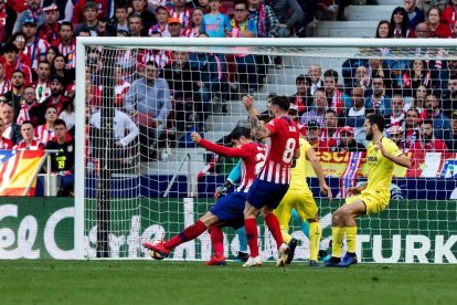 Álvaro Morata marcó su primer tanto como jugador del Atlético con un remate cercano.