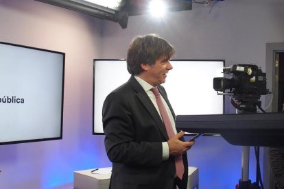 Puigdemont, per videoconferència a l’acte del Consell.