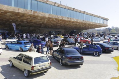 Gairebé 150 cotxes modificats participen a la Stance Caragol de Lleida