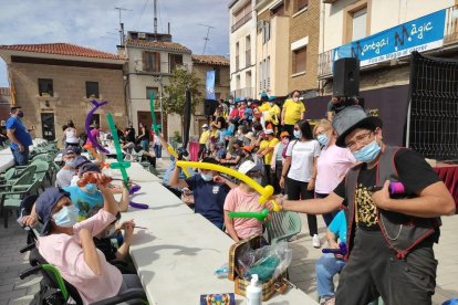 Dos-centes persones amb discapacitat participen en el Montgai Màgic