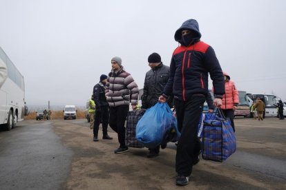 Canvi de presoners ahir a la línia de separació entre l’exèrcit ucraïnès i les milícies de Donetsk.